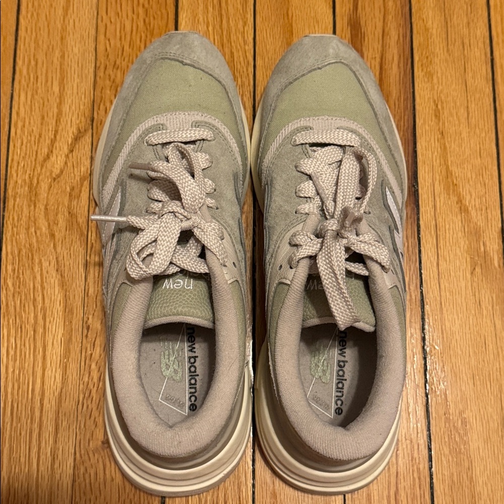 New Balance Gender Inclusive 997R Sneakers Dark Olivine Women’s 10 Men's 8.5M